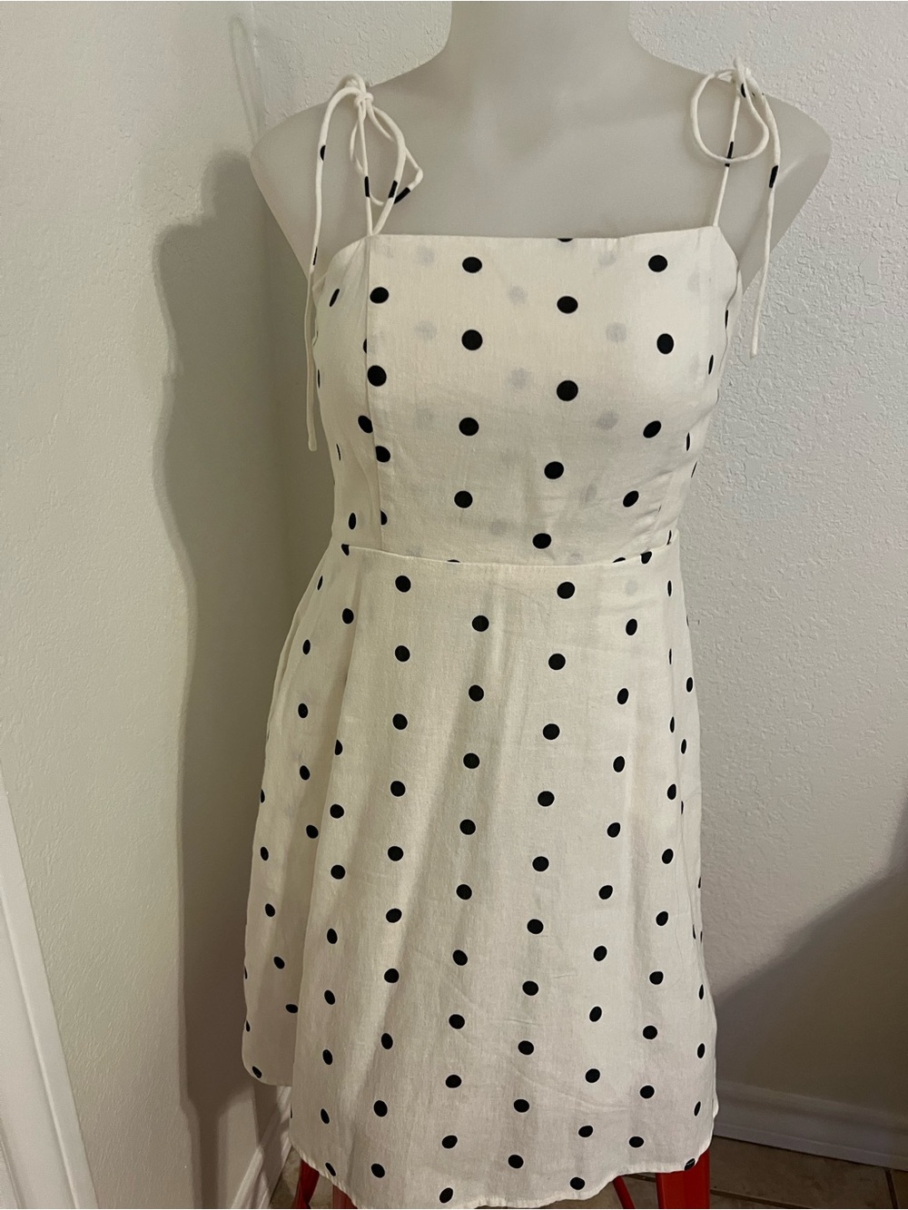 Old Navy Women’s White Polka Dot Tie-Strap dress size small